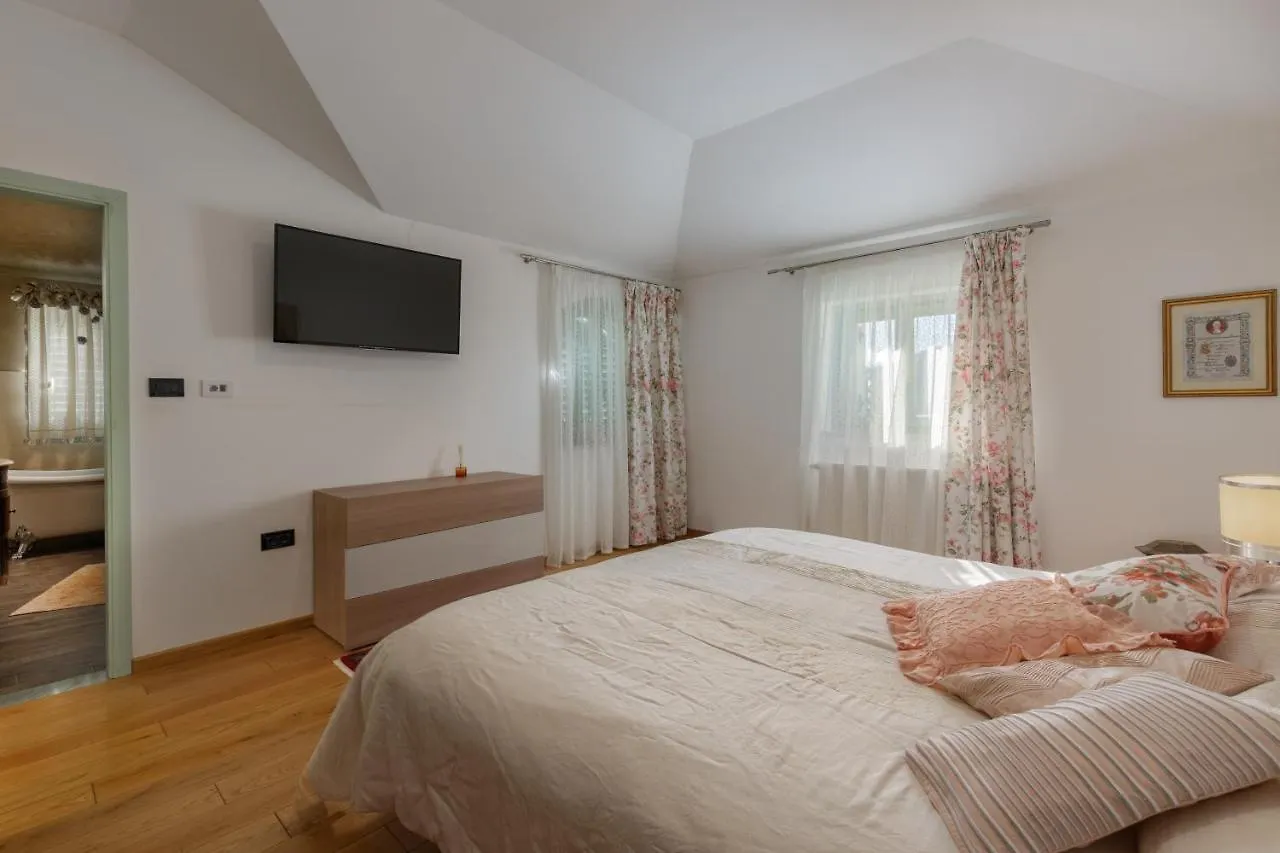 Wonderful Villa Mirna Poljane 0*,